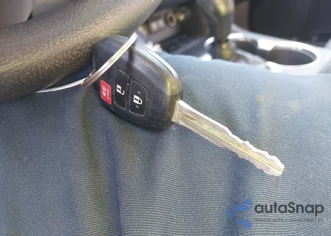 2018 Toyota Highlander Le из США, поврежденный, VIN 5TDZARFH0JS038784